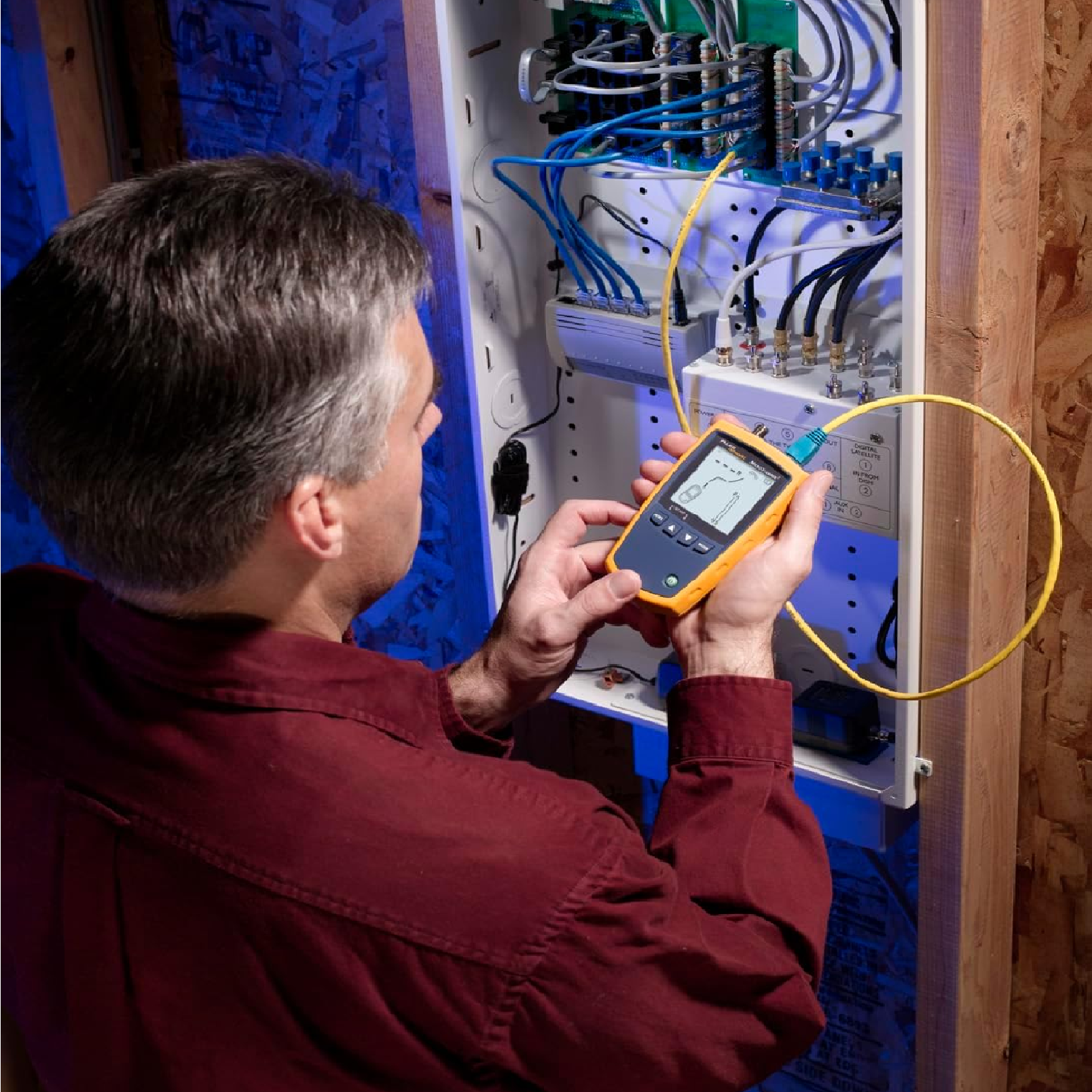 FLUKE NETWORK MS2-100 MicroScanner 2 Copper Cable Verifier With Built-In INTELLITONE TONING