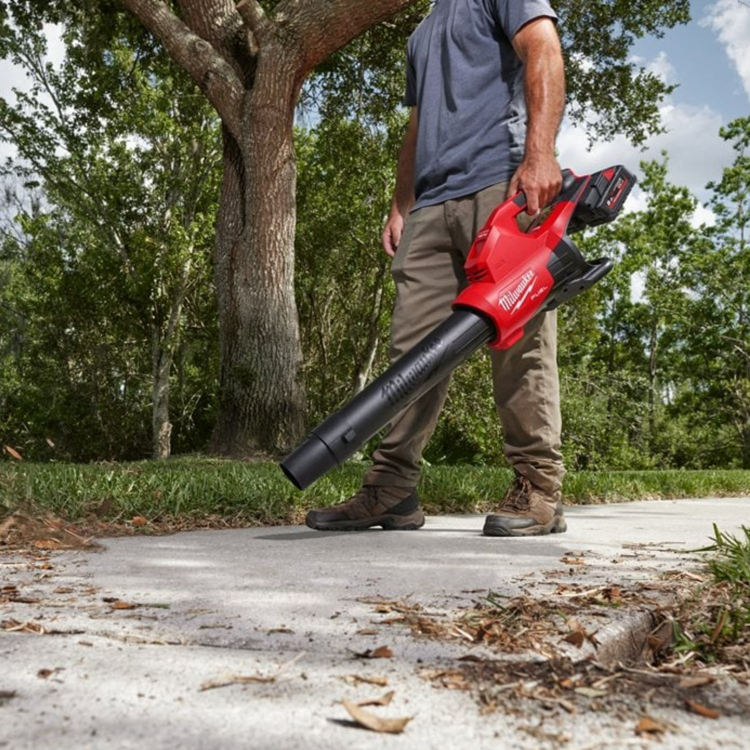 MILWAUKEE M18 FUEL Dual Battery Blower Kit With 2 X M18 FORGE 8.0AH Battery & DUAL BAY Fast Charger M18 F2BL KIT